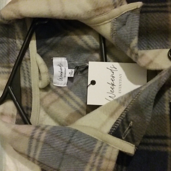 Weekends Everyday NWT Flannel Shacket M - Picture 2 of 7